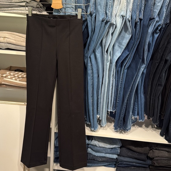 Banana Republic Crop Flare Everywhere Pointe Pant - Picture 6 of 15